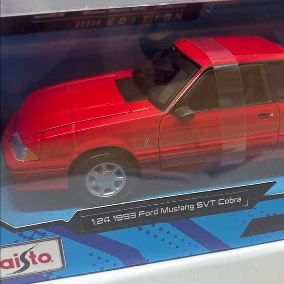 Maisto Red Ford Mustang SVT Cobra Model Car diecast scale 1:24 - Picture 2 of 5